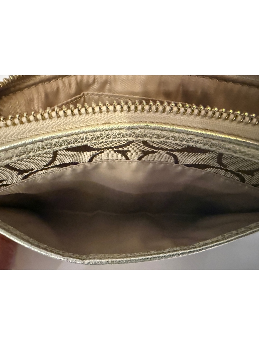 Title: Coach Signature C Wristlet Wallet Brown Tan Metallic Gold Zip Preowned - Picture 4 of 8